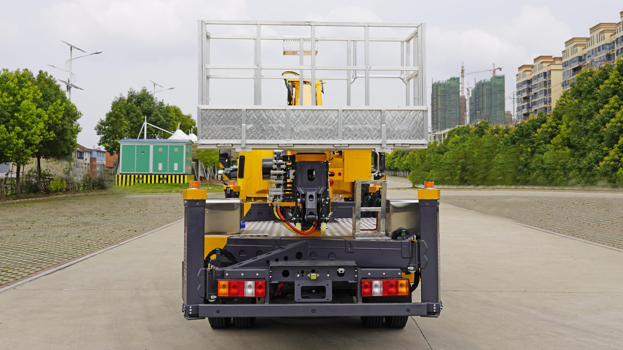 ISUZU Автогидроподъемник АГП 24 м (200) фото