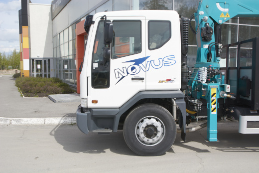 Бортовой автомобиль с КМУ DAEWOO Novus CC4CT фото