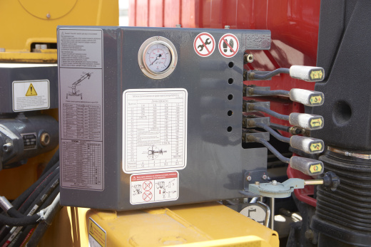 Бортовой автомобиль с КМУ Dayun X120 CGC 1120D фото